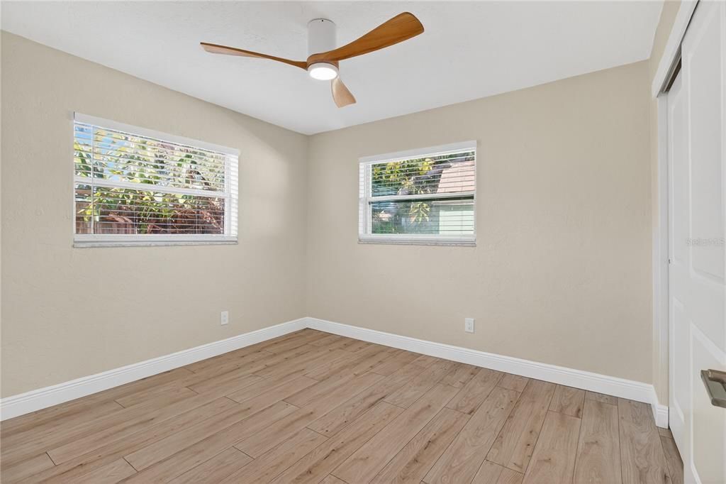 En Venta: $448,900 (4 camas, 2 baños, 1636 Pies cuadrados)