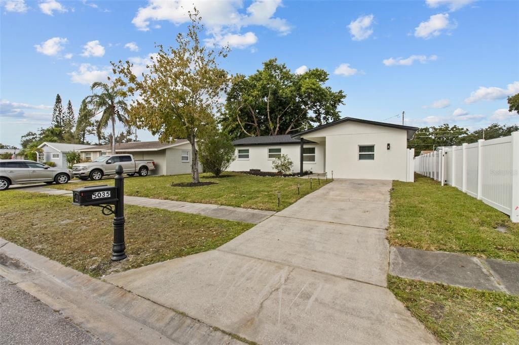 En Venta: $448,900 (4 camas, 2 baños, 1636 Pies cuadrados)