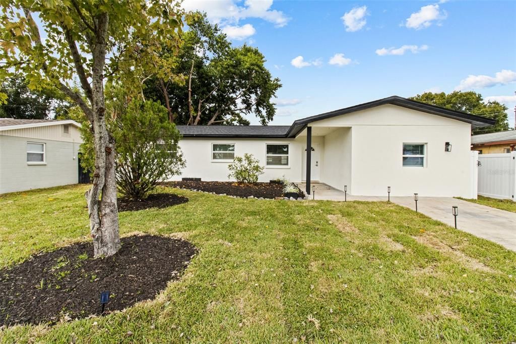 En Venta: $448,900 (4 camas, 2 baños, 1636 Pies cuadrados)