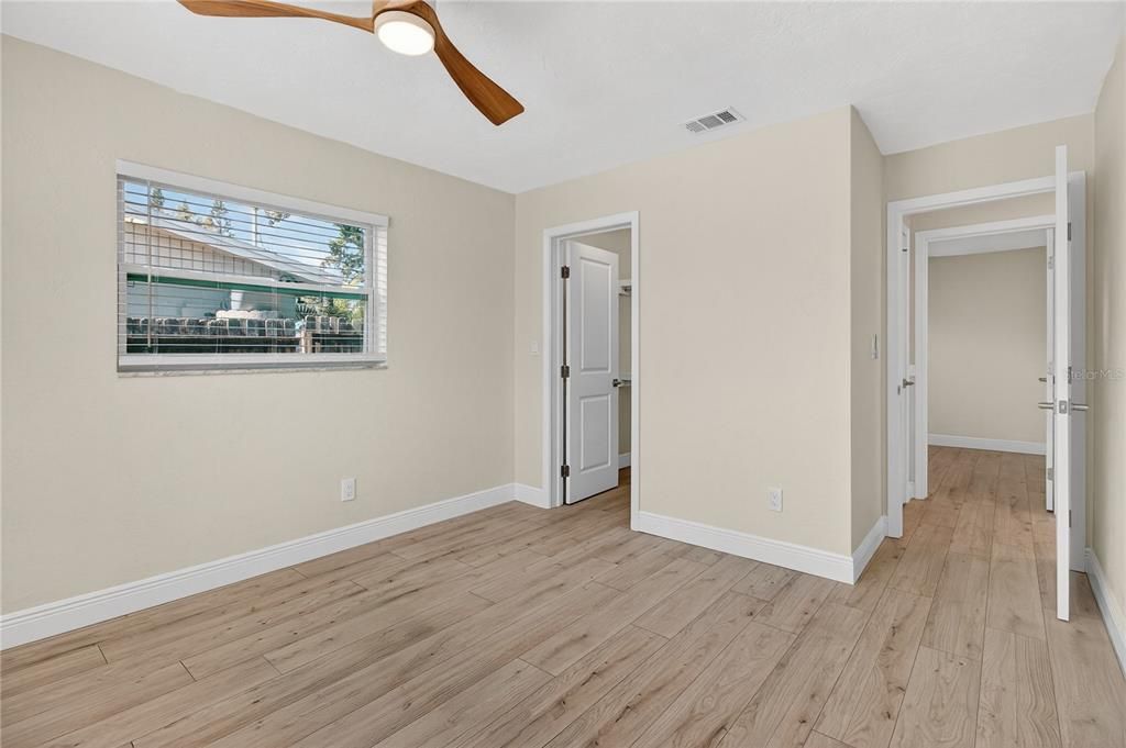 En Venta: $448,900 (4 camas, 2 baños, 1636 Pies cuadrados)