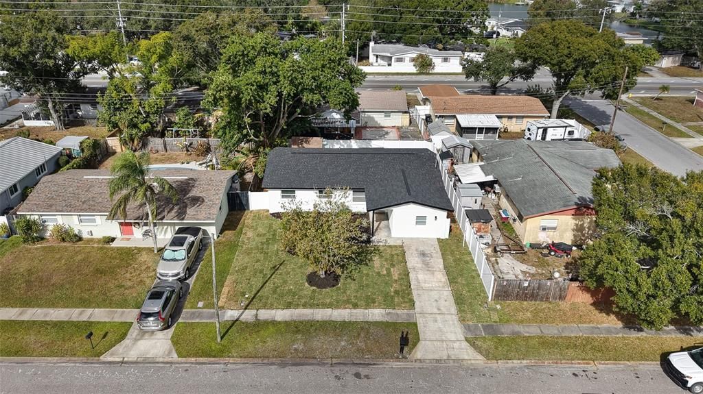 En Venta: $448,900 (4 camas, 2 baños, 1636 Pies cuadrados)