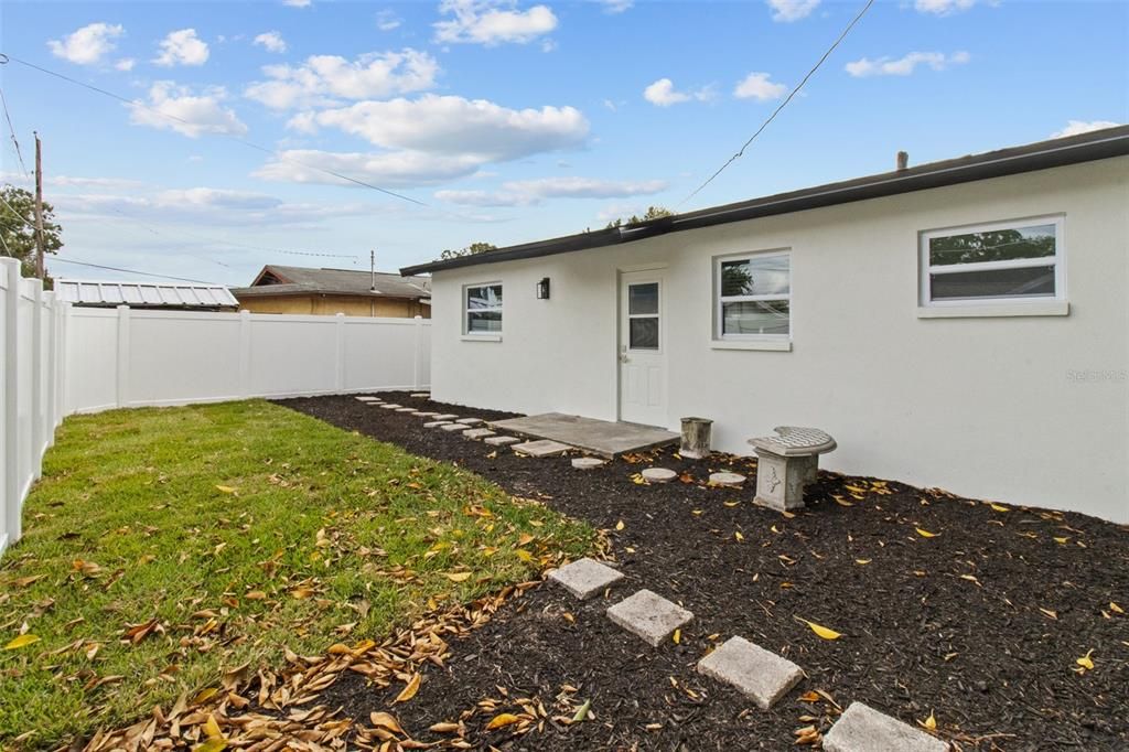 En Venta: $448,900 (4 camas, 2 baños, 1636 Pies cuadrados)