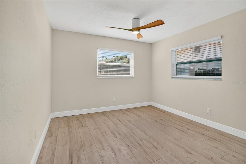 En Venta: $448,900 (4 camas, 2 baños, 1636 Pies cuadrados)