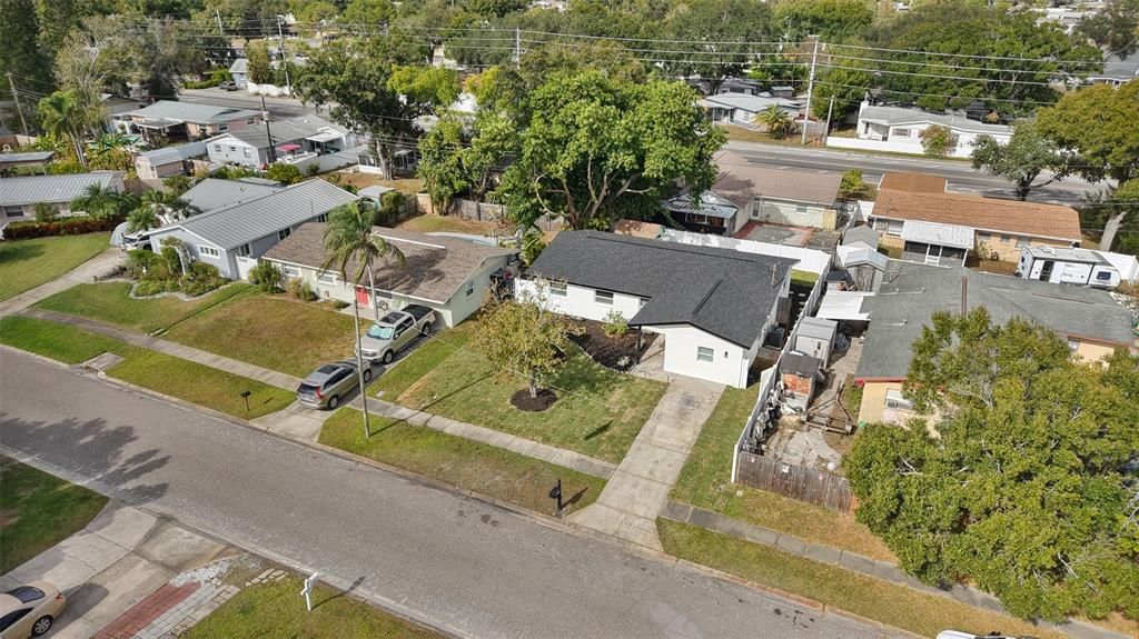 En Venta: $448,900 (4 camas, 2 baños, 1636 Pies cuadrados)