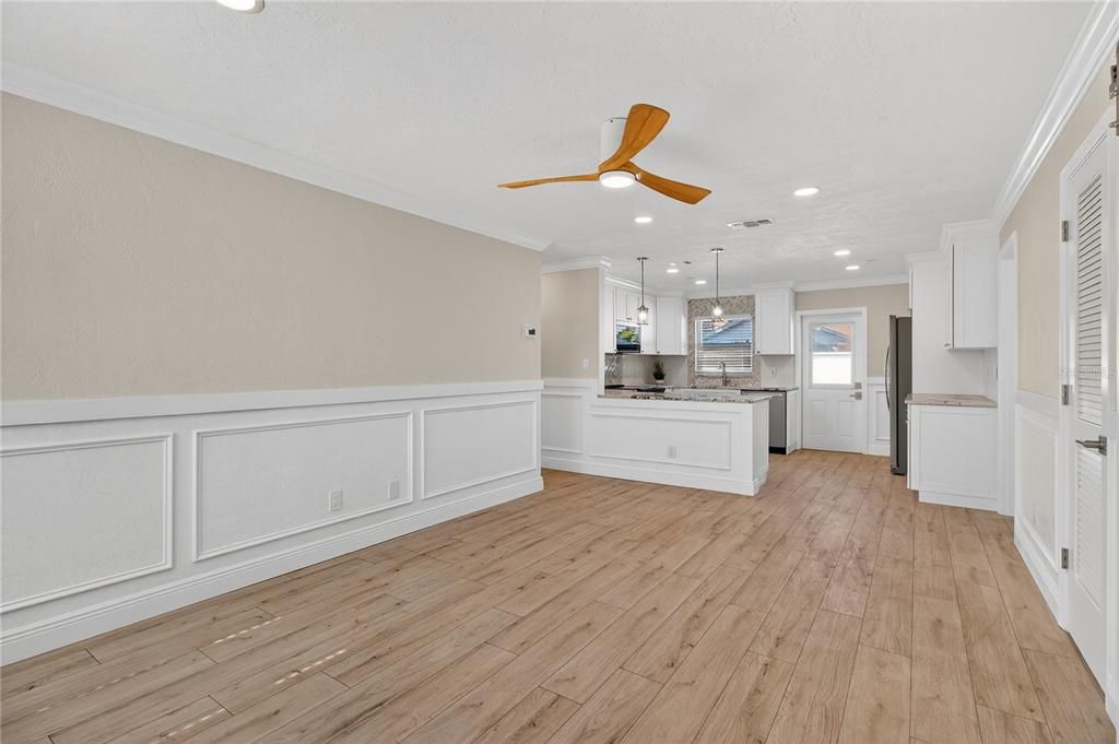 En Venta: $448,900 (4 camas, 2 baños, 1636 Pies cuadrados)