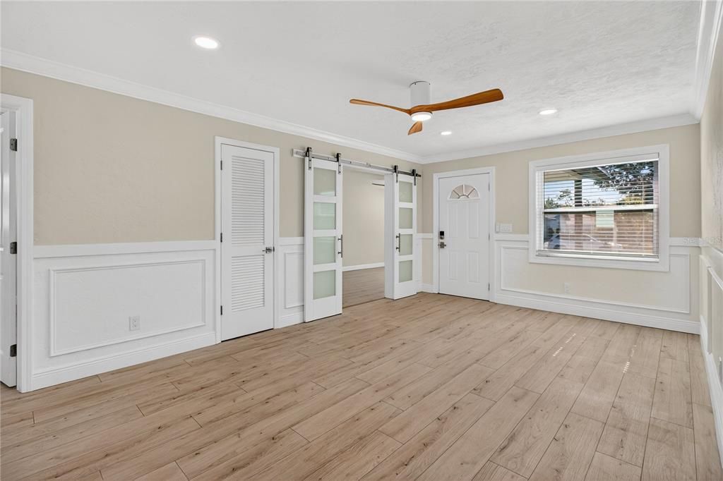 En Venta: $448,900 (4 camas, 2 baños, 1636 Pies cuadrados)