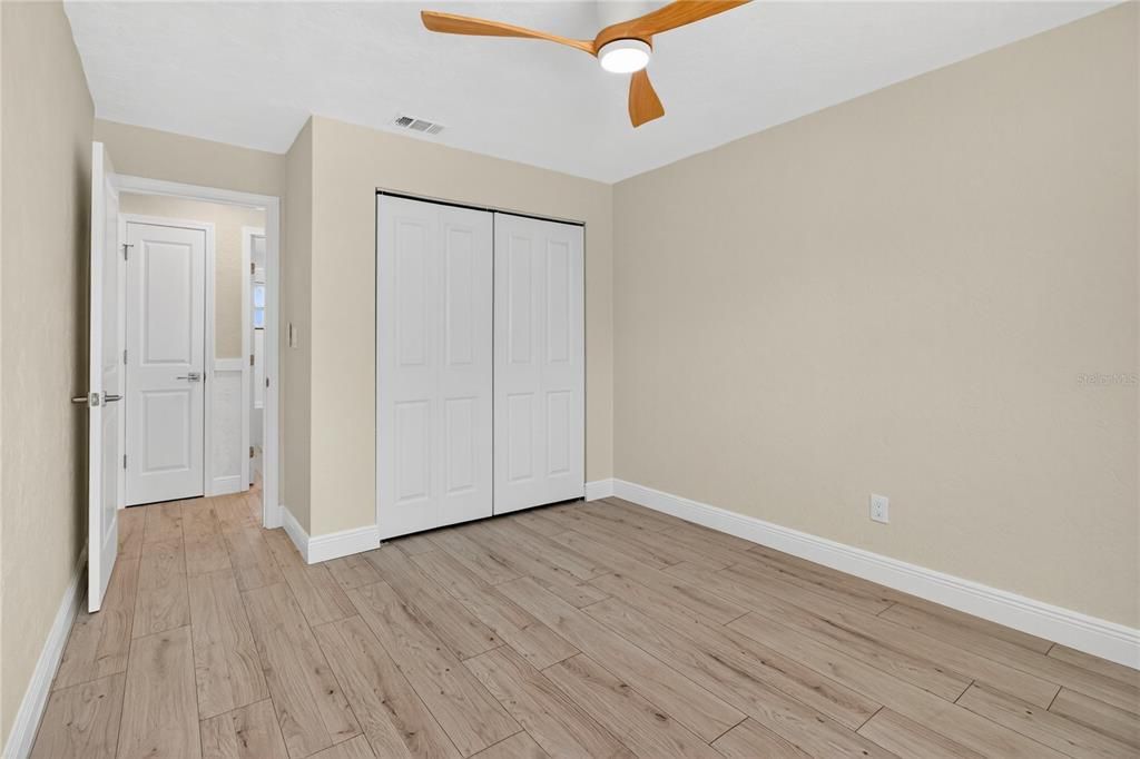 En Venta: $448,900 (4 camas, 2 baños, 1636 Pies cuadrados)