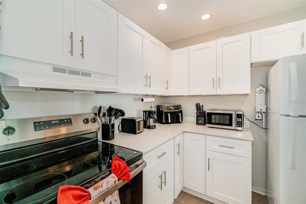 На продажу: $170,000 (2 спален, 2 ванн, 897 Квадратных фут)