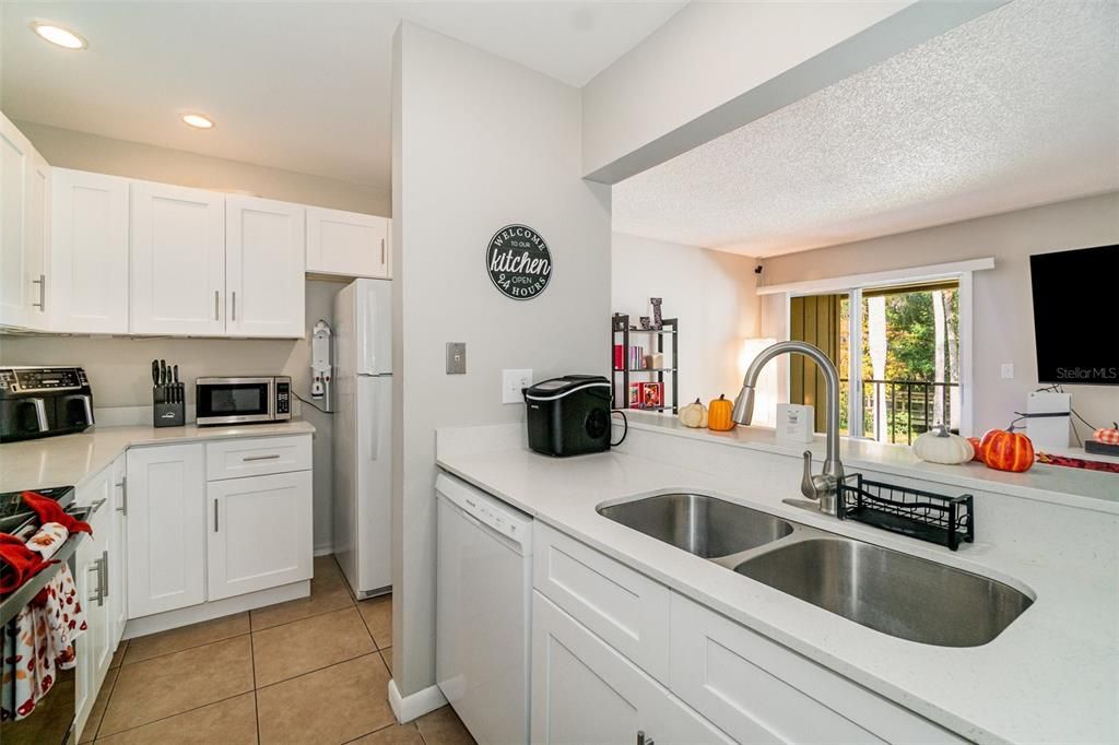 На продажу: $170,000 (2 спален, 2 ванн, 897 Квадратных фут)