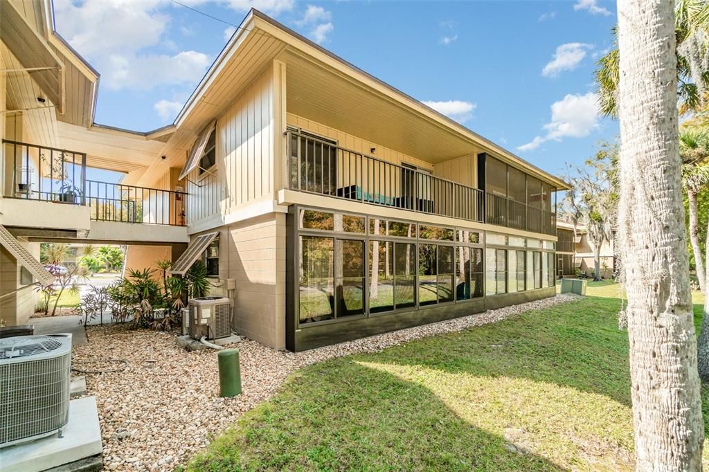 На продажу: $170,000 (2 спален, 2 ванн, 897 Квадратных фут)