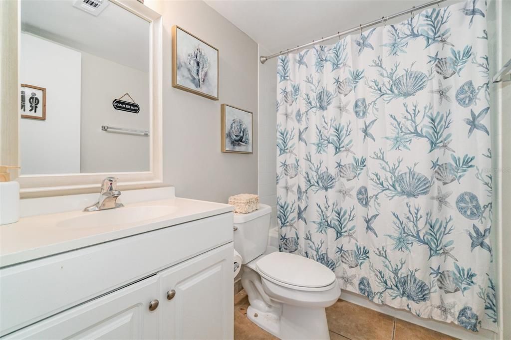 На продажу: $170,000 (2 спален, 2 ванн, 897 Квадратных фут)