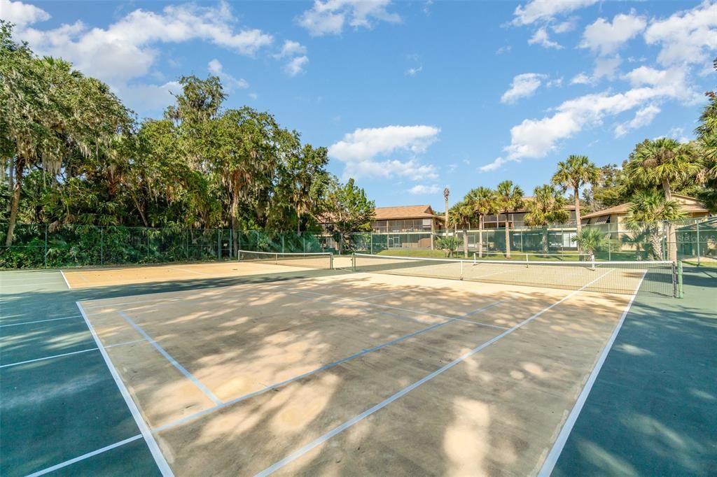 На продажу: $170,000 (2 спален, 2 ванн, 897 Квадратных фут)