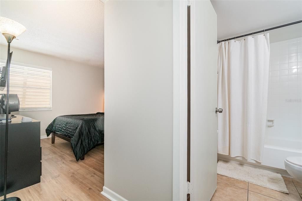 На продажу: $170,000 (2 спален, 2 ванн, 897 Квадратных фут)