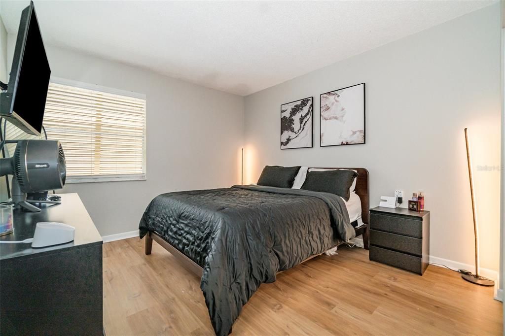 На продажу: $170,000 (2 спален, 2 ванн, 897 Квадратных фут)