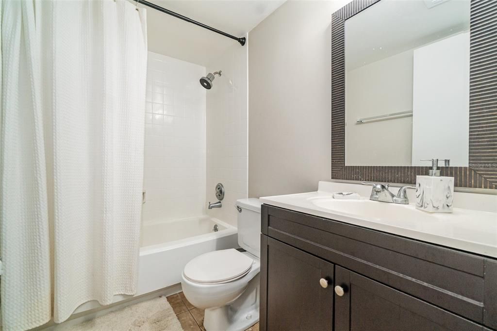 На продажу: $170,000 (2 спален, 2 ванн, 897 Квадратных фут)