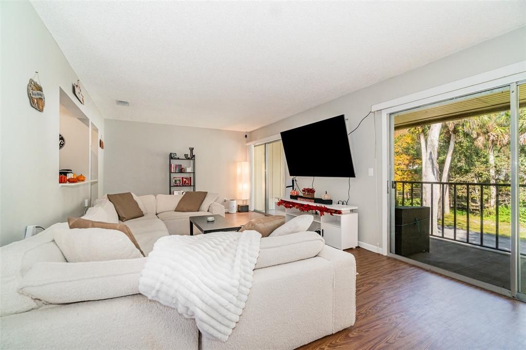 На продажу: $170,000 (2 спален, 2 ванн, 897 Квадратных фут)