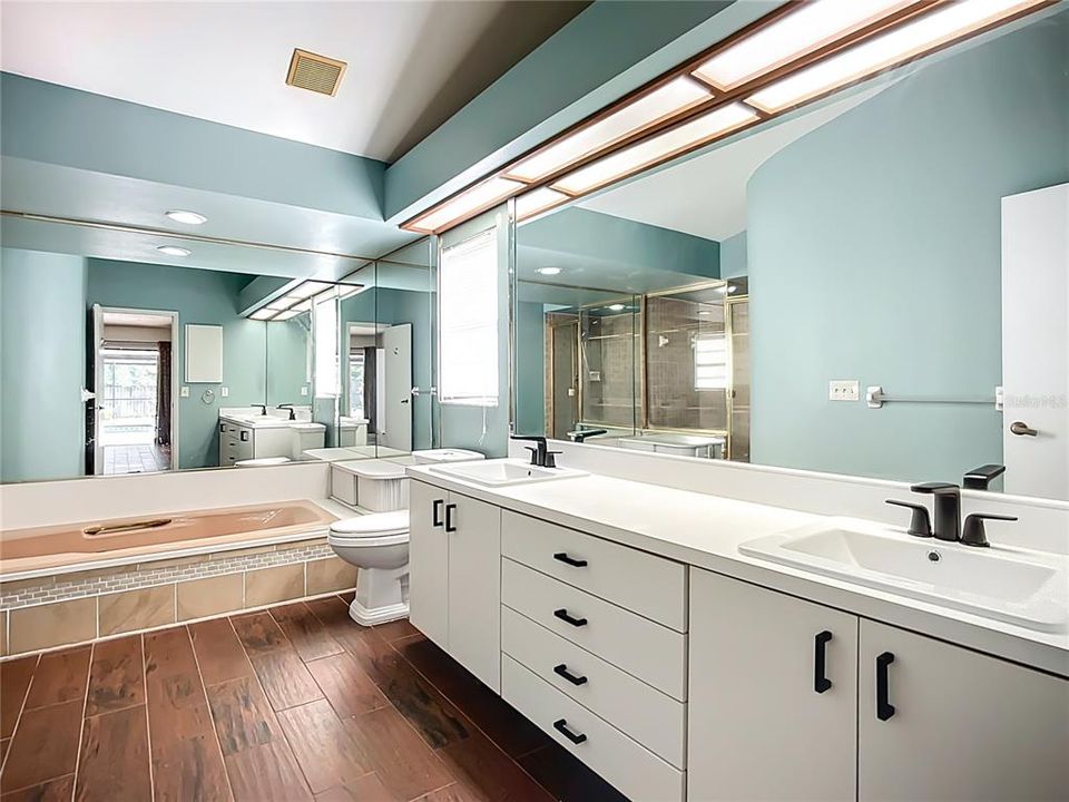 For Sale: $415,000 (3 beds, 2 baths, 1991 Square Feet)