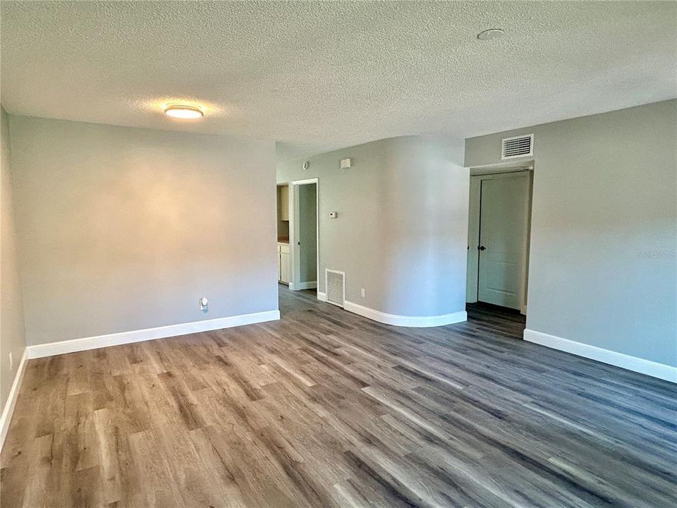 For Sale: $239,000 (2 beds, 2 baths, 1210 Square Feet)