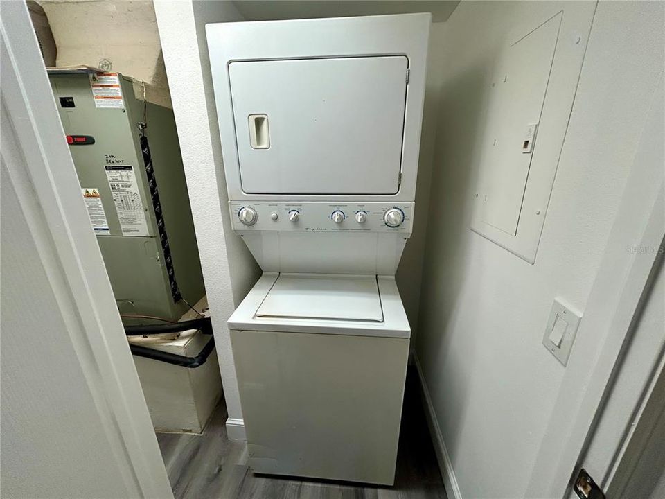 For Sale: $239,000 (2 beds, 2 baths, 1210 Square Feet)