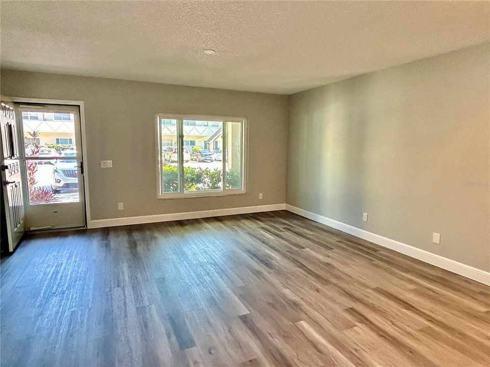 For Sale: $239,000 (2 beds, 2 baths, 1210 Square Feet)