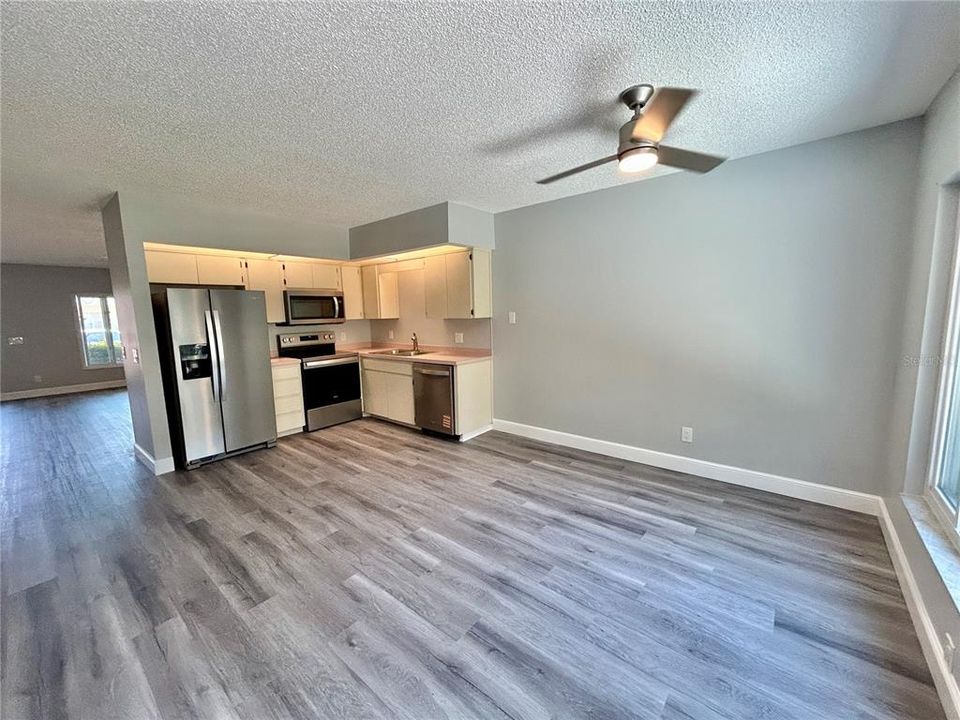 For Sale: $239,000 (2 beds, 2 baths, 1210 Square Feet)