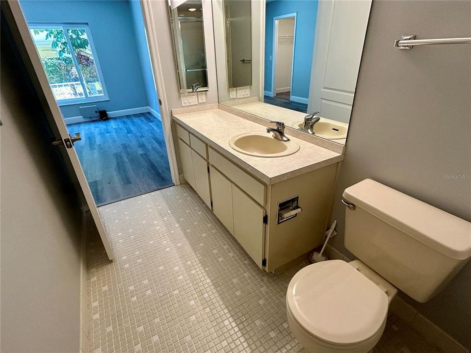 For Sale: $239,000 (2 beds, 2 baths, 1210 Square Feet)