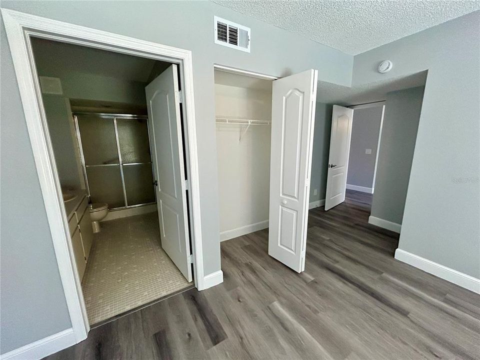 For Sale: $239,000 (2 beds, 2 baths, 1210 Square Feet)