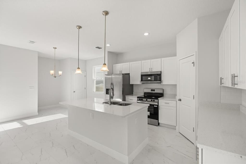 待售: $549,000 (4 贝兹, 2 浴室, 2412 平方英尺)