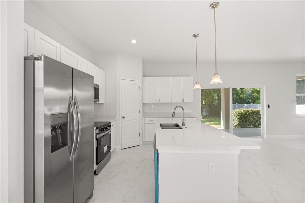 待售: $549,000 (4 贝兹, 2 浴室, 2412 平方英尺)