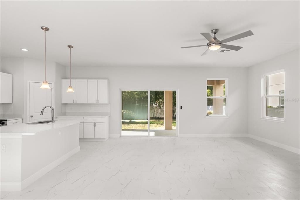 待售: $549,000 (4 贝兹, 2 浴室, 2412 平方英尺)