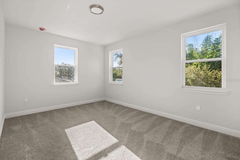 待售: $549,000 (4 贝兹, 2 浴室, 2412 平方英尺)