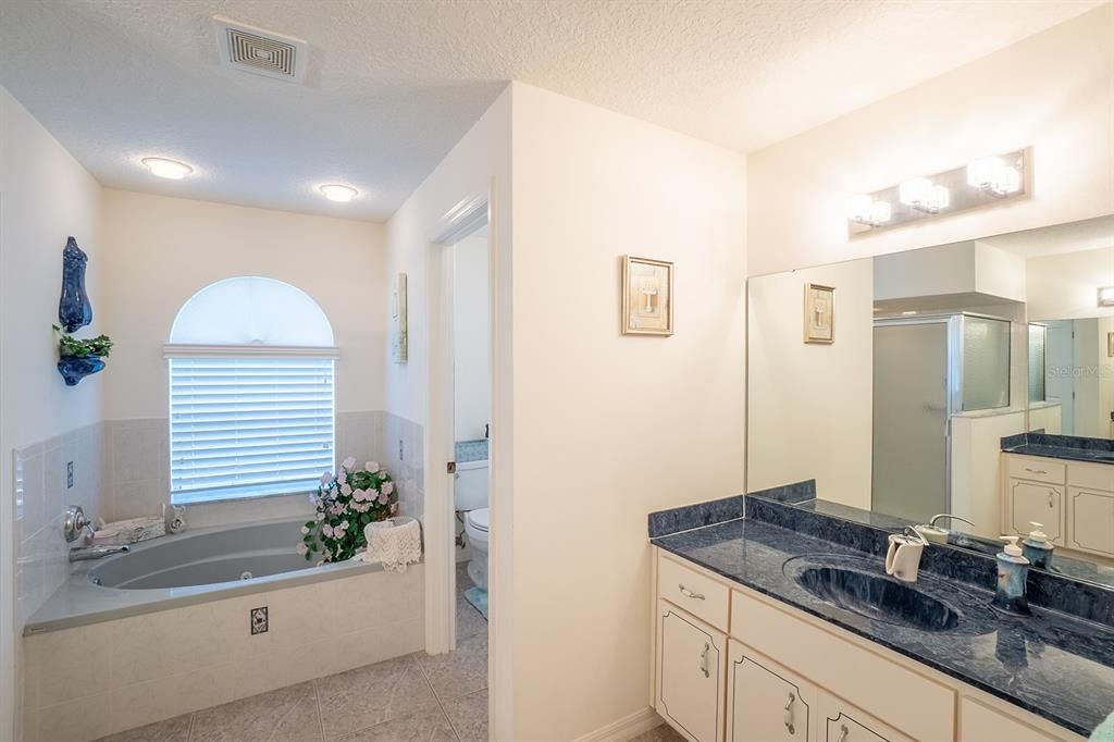 En Venta: $425,000 (4 camas, 3 baños, 2479 Pies cuadrados)