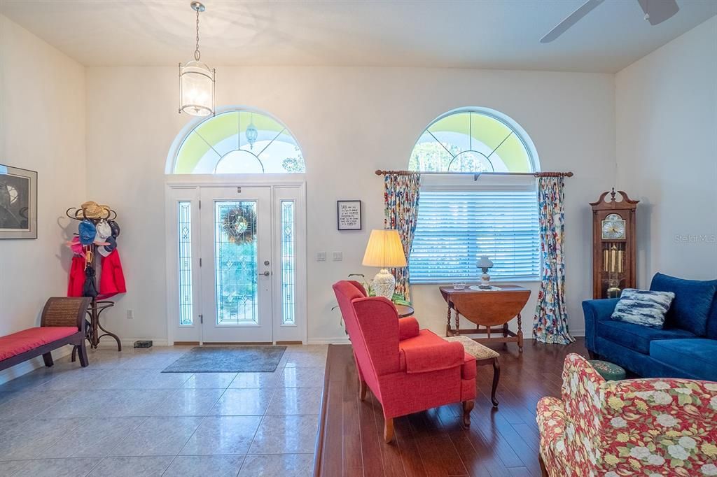 En Venta: $425,000 (4 camas, 3 baños, 2479 Pies cuadrados)