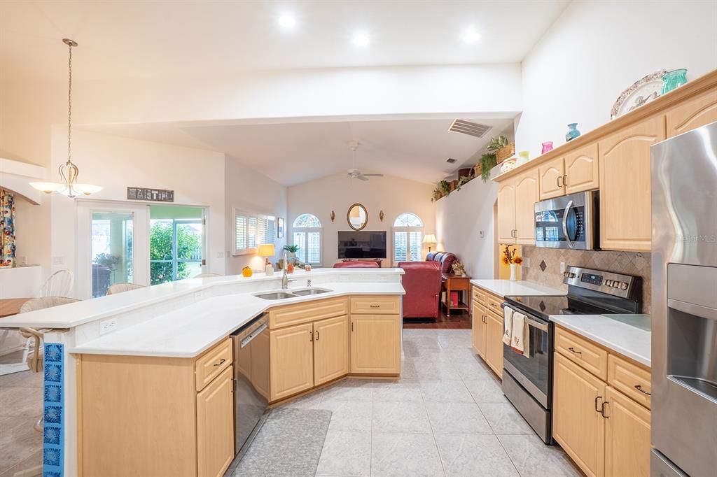 En Venta: $425,000 (4 camas, 3 baños, 2479 Pies cuadrados)