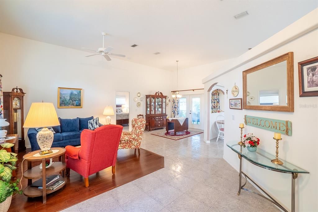 En Venta: $425,000 (4 camas, 3 baños, 2479 Pies cuadrados)