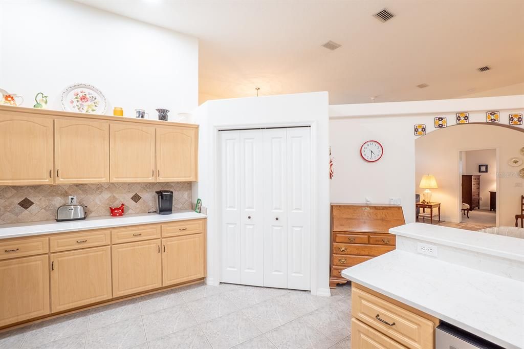 En Venta: $425,000 (4 camas, 3 baños, 2479 Pies cuadrados)