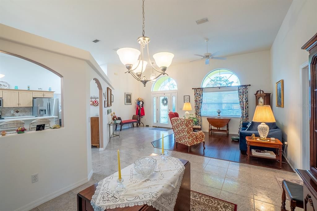 En Venta: $425,000 (4 camas, 3 baños, 2479 Pies cuadrados)