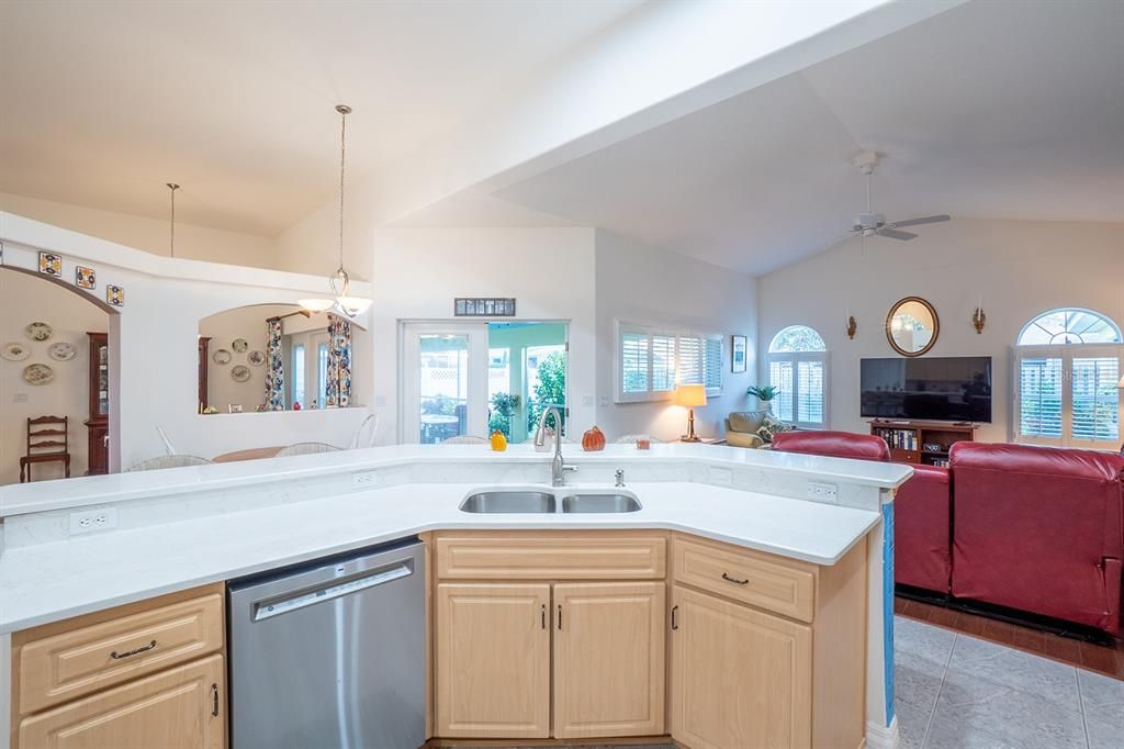 En Venta: $425,000 (4 camas, 3 baños, 2479 Pies cuadrados)