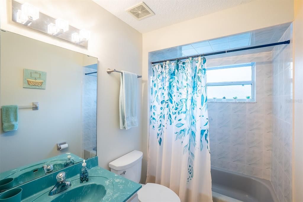 En Venta: $425,000 (4 camas, 3 baños, 2479 Pies cuadrados)