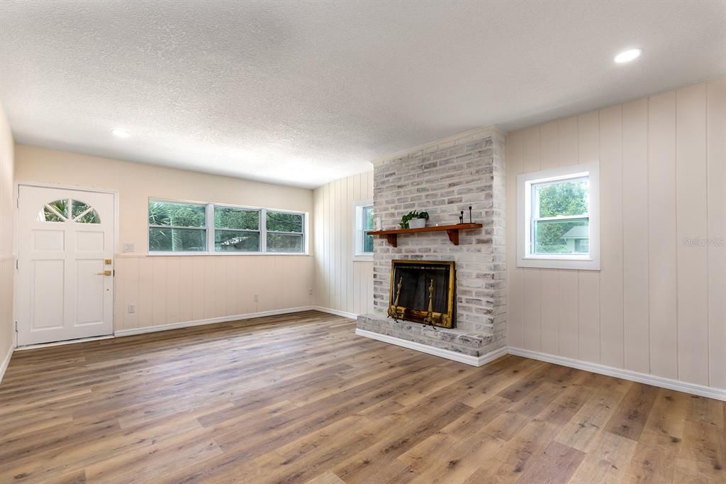 For Sale: $419,000 (3 beds, 2 baths, 1737 Square Feet)