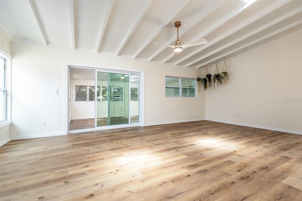 For Sale: $419,000 (3 beds, 2 baths, 1737 Square Feet)