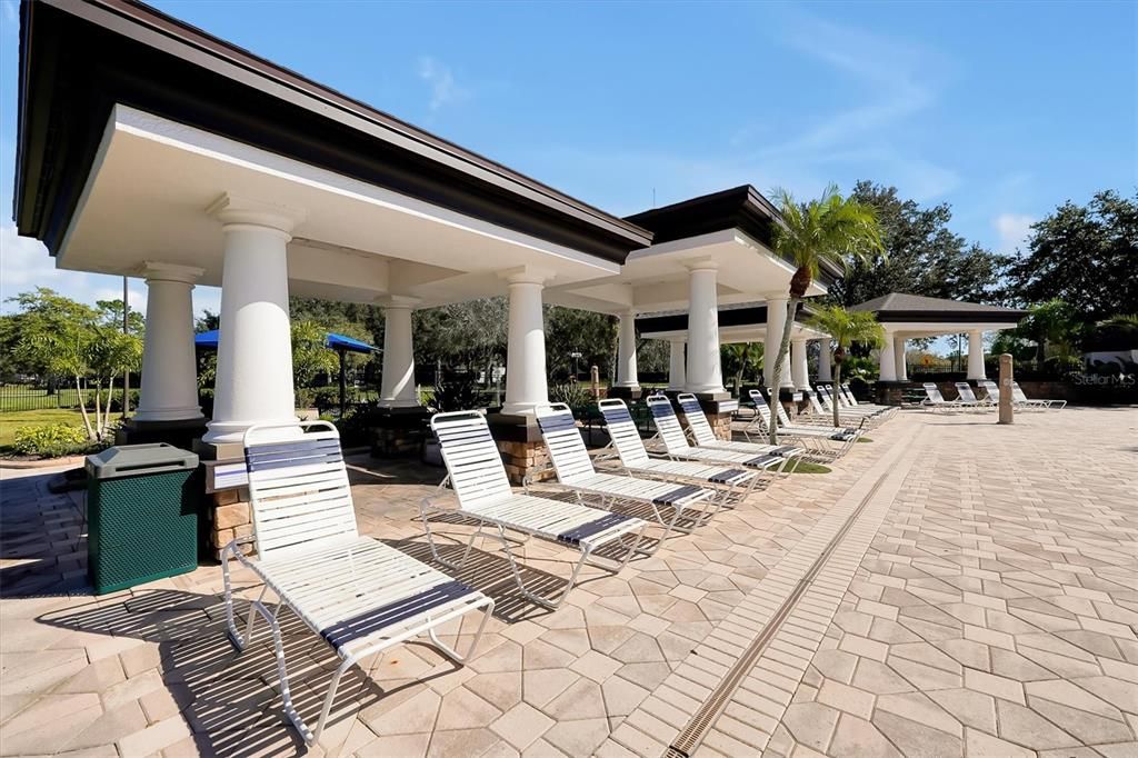 Activo con contrato: $585,000 (4 camas, 2 baños, 2115 Pies cuadrados)