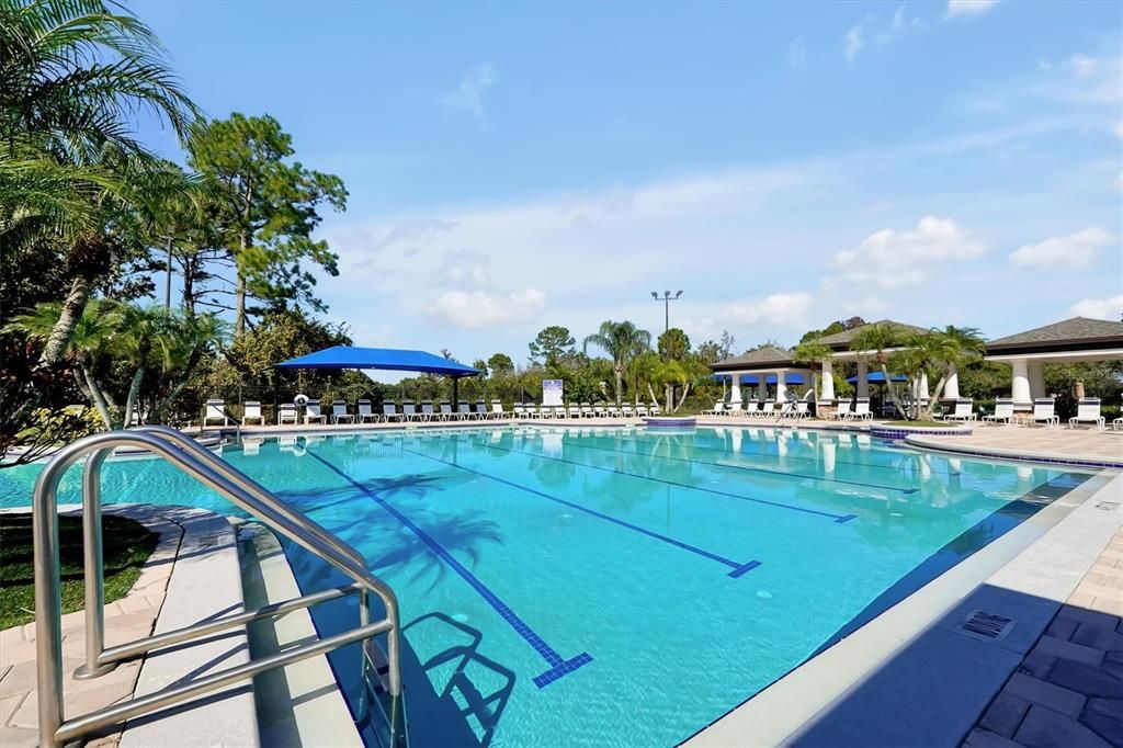 Activo con contrato: $585,000 (4 camas, 2 baños, 2115 Pies cuadrados)