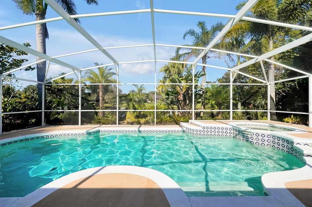 Activo con contrato: $585,000 (4 camas, 2 baños, 2115 Pies cuadrados)