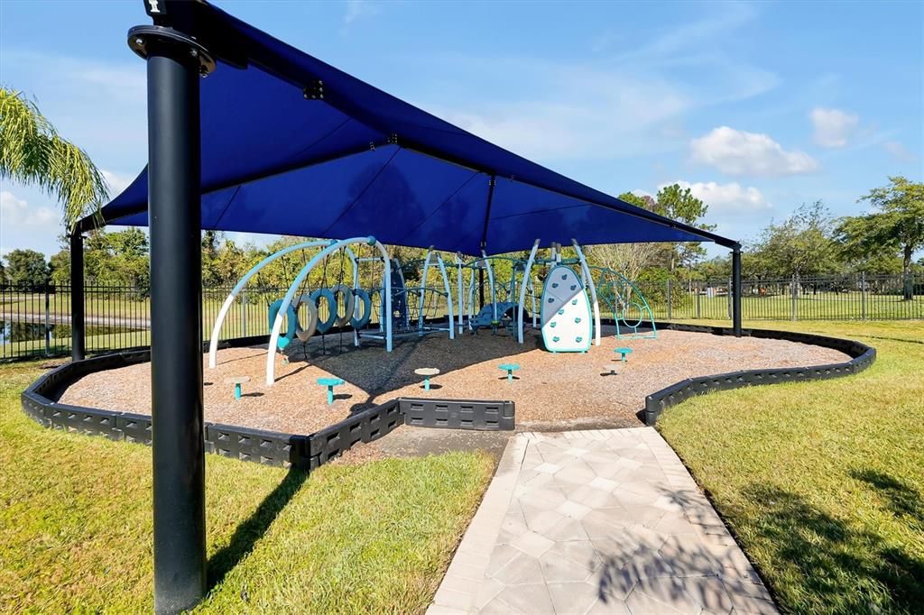 Activo con contrato: $585,000 (4 camas, 2 baños, 2115 Pies cuadrados)