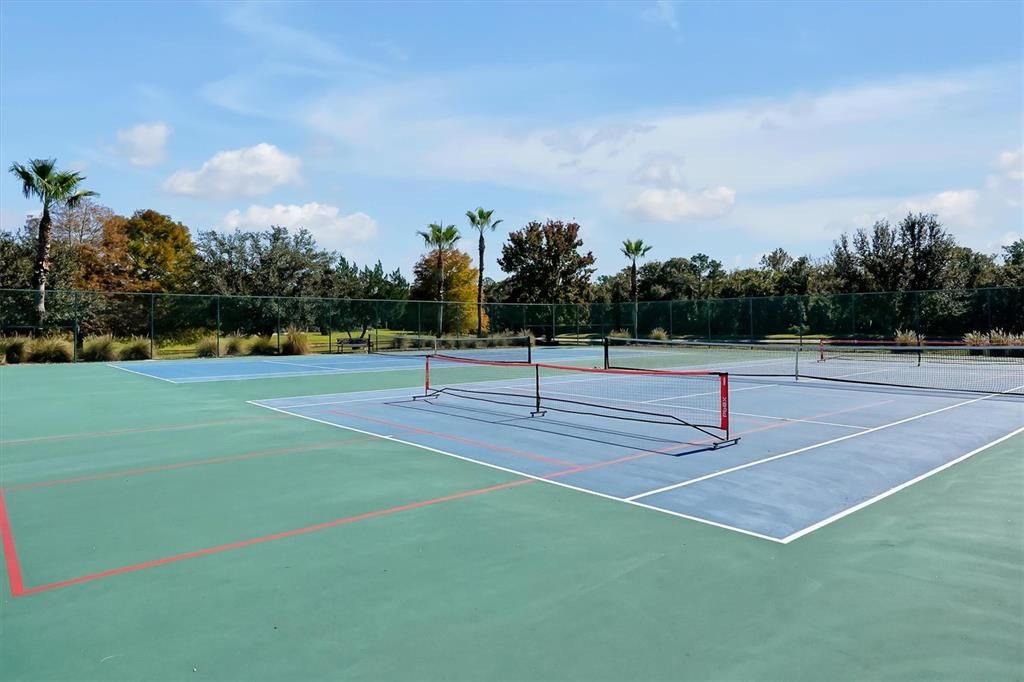 Activo con contrato: $585,000 (4 camas, 2 baños, 2115 Pies cuadrados)