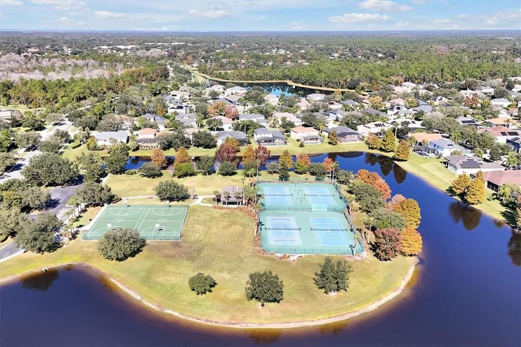 Activo con contrato: $585,000 (4 camas, 2 baños, 2115 Pies cuadrados)