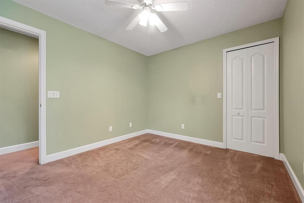 Activo con contrato: $585,000 (4 camas, 2 baños, 2115 Pies cuadrados)