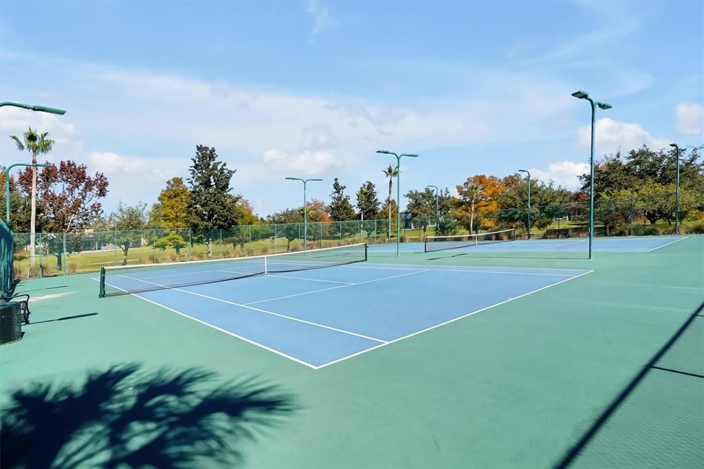 Activo con contrato: $585,000 (4 camas, 2 baños, 2115 Pies cuadrados)