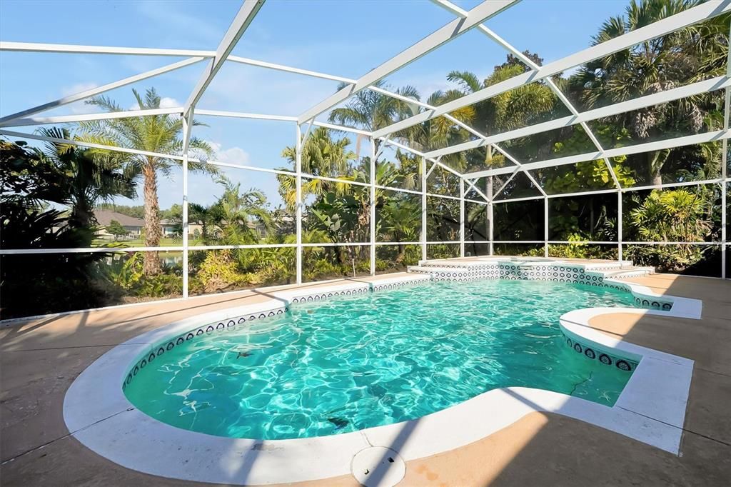 Activo con contrato: $585,000 (4 camas, 2 baños, 2115 Pies cuadrados)